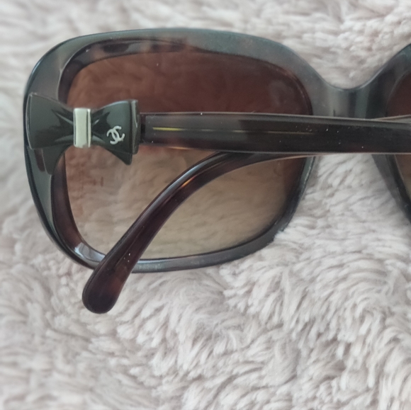 Sunglasses - Picture 4 of 5